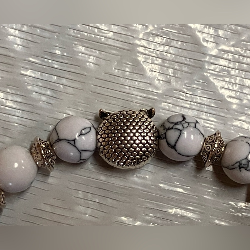 NWOT Howlite Beaded Lucky Owl Bracelet - Picture 5 of 5